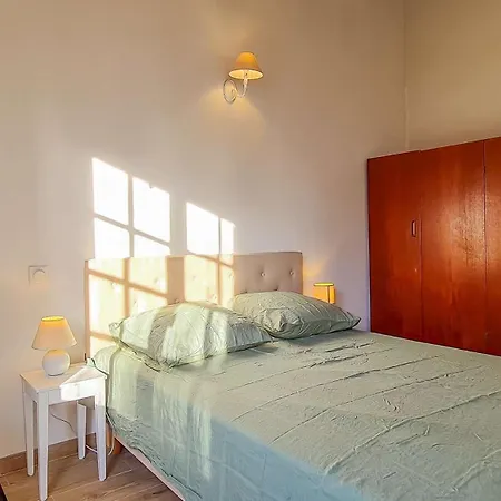 Jolie Maison Avec Parking Et Jardin Au Coeur De *