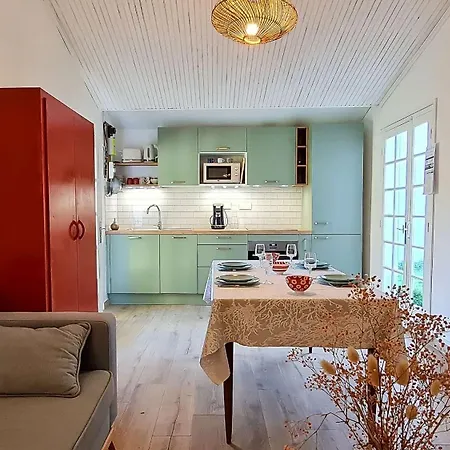 Jolie Maison Avec Parking Et Jardin Au Coeur De Villa Loix