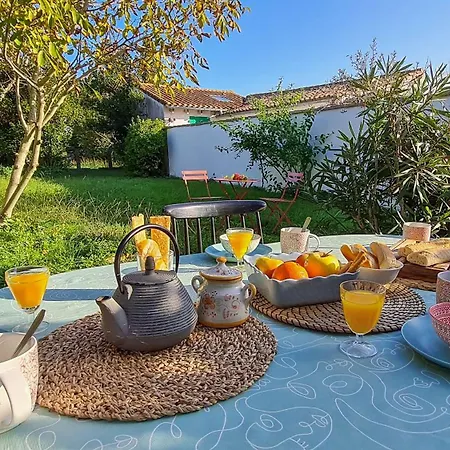 Jolie Maison Avec Parking Et Jardin Au Coeur De *
