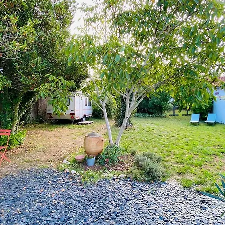 Villa Jolie Maison Avec Parking Et Jardin Au Coeur De Loix