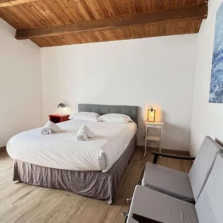 Jolie Maison Avec Parking Et Jardin Au Coeur De *